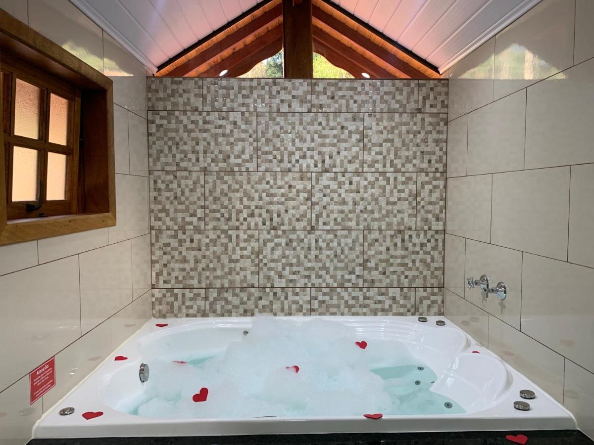 Suíte Deluxe com Banheira de Hidromassagem