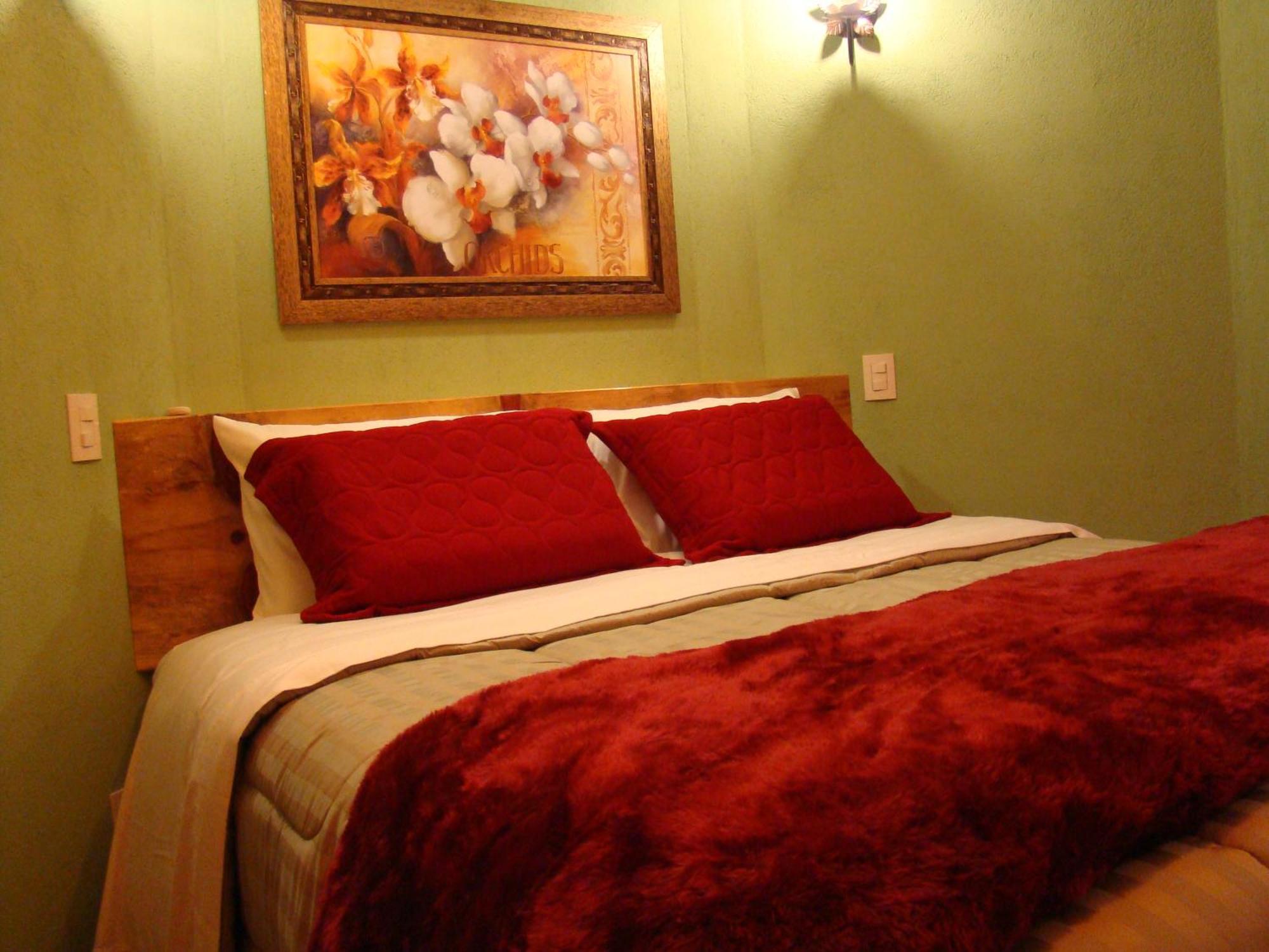 Deluxe King Suite,1076071945:JPEG